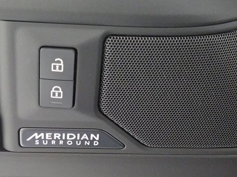 New 2026 Land Rover Defender 110 X-Dynamic SE AWD/4WD image 23