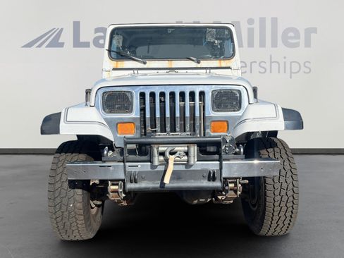 Used 1989 Jeep Wrangler Laredo image 2