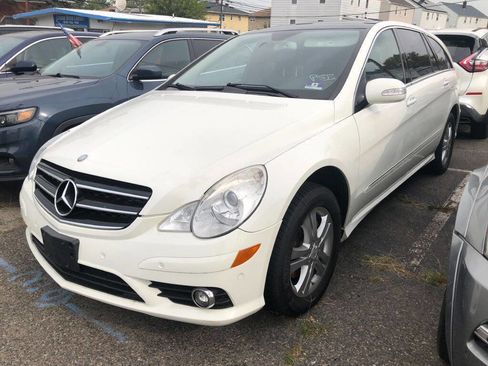 Used 2009 Mercedes-Benz R 350 4MATIC w/ Premium 1 Pkg image 3