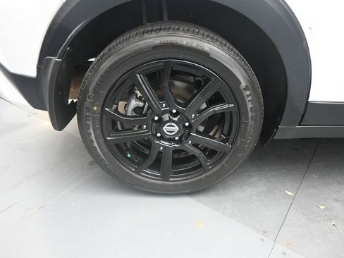 Used 2021 Nissan Kicks SR w/ SR Premium Package image 23