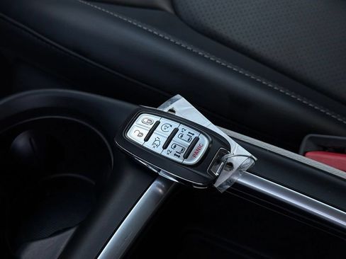 Used 2023 Chrysler Pacifica Touring-L FWD image 4