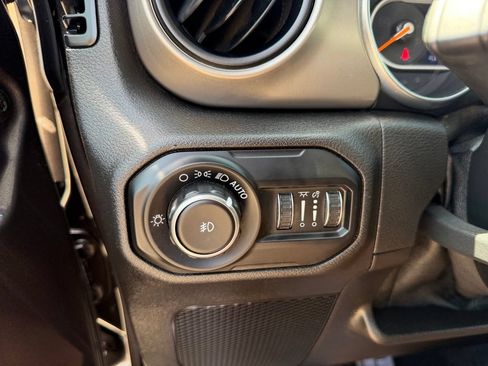 Used 2019 Jeep Wrangler Unlimited Sport S AWD/4WD image 26