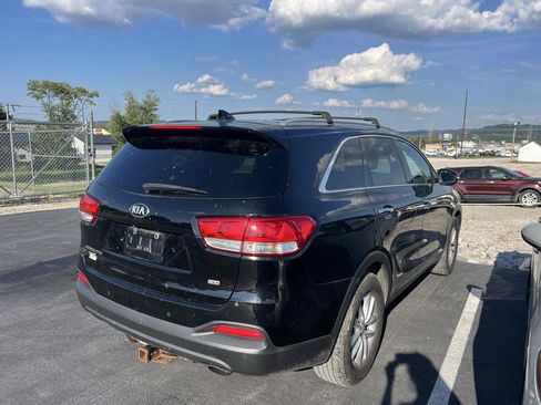 Used 2016 Kia Sorento AWD w/ LX Convenience Package image 4