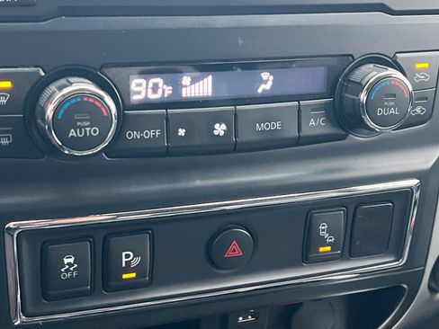 Used 2017 Nissan Titan SL image 19