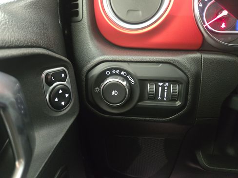 Used 2021 Jeep Wrangler Unlimited Rubicon AWD/4WD image 31