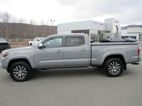 Used 2021 Toyota Tacoma Limited image 8