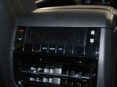 Used 2023 Jeep Grand Cherokee L Laredo image 35