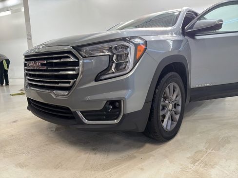 Used 2024 GMC Terrain SLT image 13