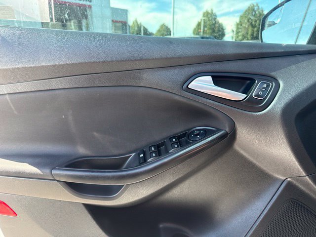 Used 2018 Ford Focus SE FWD image 16