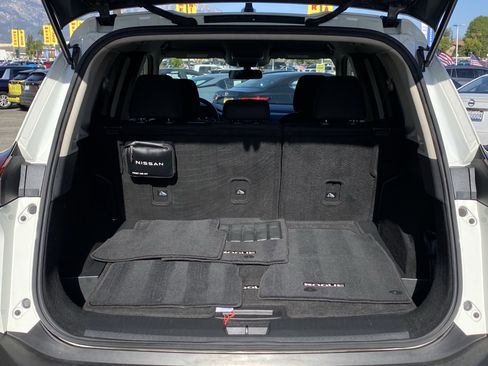 Used 2023 Nissan Rogue S image 9