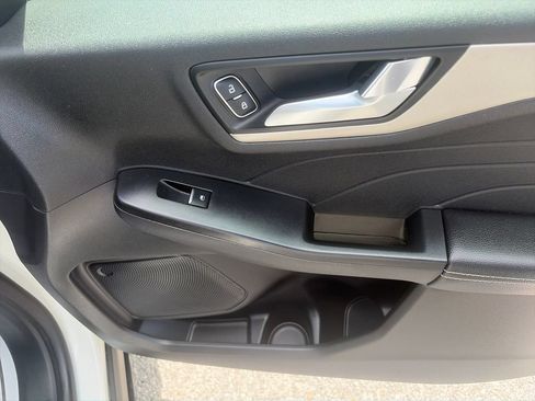 Used 2022 Ford Escape SEL w/ Technology Package FWD image 40