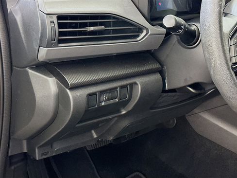 Used 2024 Subaru Crosstrek 2.0i Premium image 17