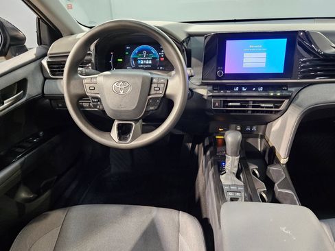 Used 2025 Toyota Camry LE FWD image 9