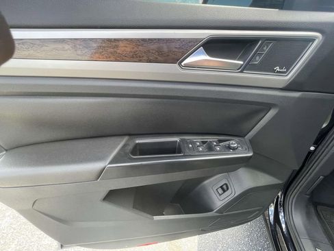 Used 2019 Volkswagen Atlas SEL Premium image 17