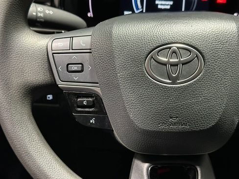 Used 2025 Toyota Camry LE w/ Convenience Package image 15