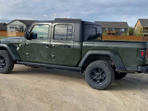 Used 2023 Jeep Gladiator Sport AWD/4WD image 2