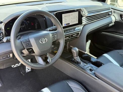 Used 2026 Toyota Camry SE w/ Convenience Package image 9