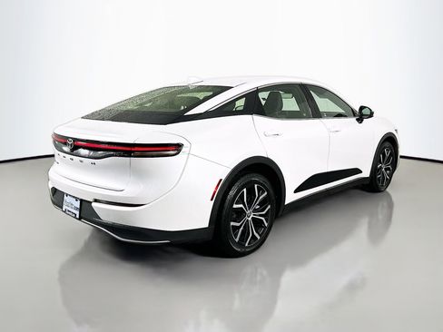 Used 2024 Toyota Crown XLE image 10