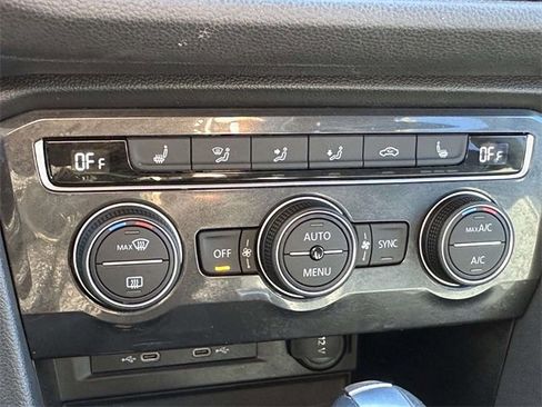 Used 2021 Volkswagen Tiguan SE w/ Panoramic Sunroof Package image 18
