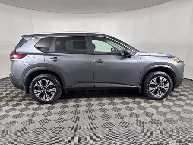 Used 2023 Nissan Rogue SV w/ SV Premium B Package FWD image 2