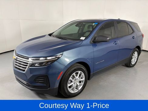 Used 2024 Chevrolet Equinox LS w/ Driver Confidence II Package FWD image 5