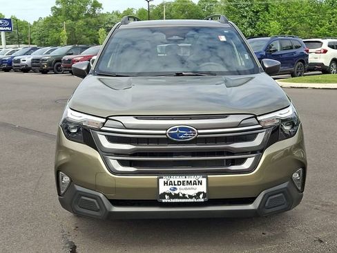 Certified 2025 Subaru Forester Premium AWD/4WD image 2