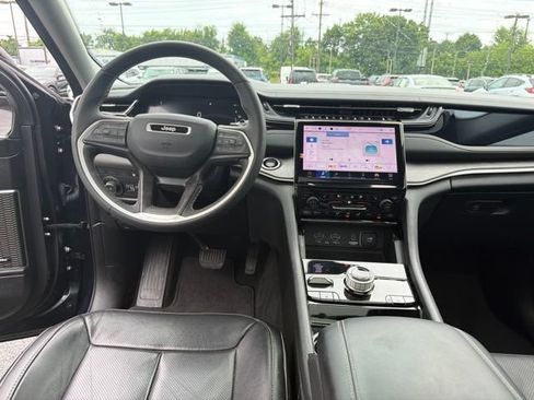 Used 2022 Jeep Grand Cherokee Limited 4xe w/ Luxury Tech Group II AWD/4WD image 17