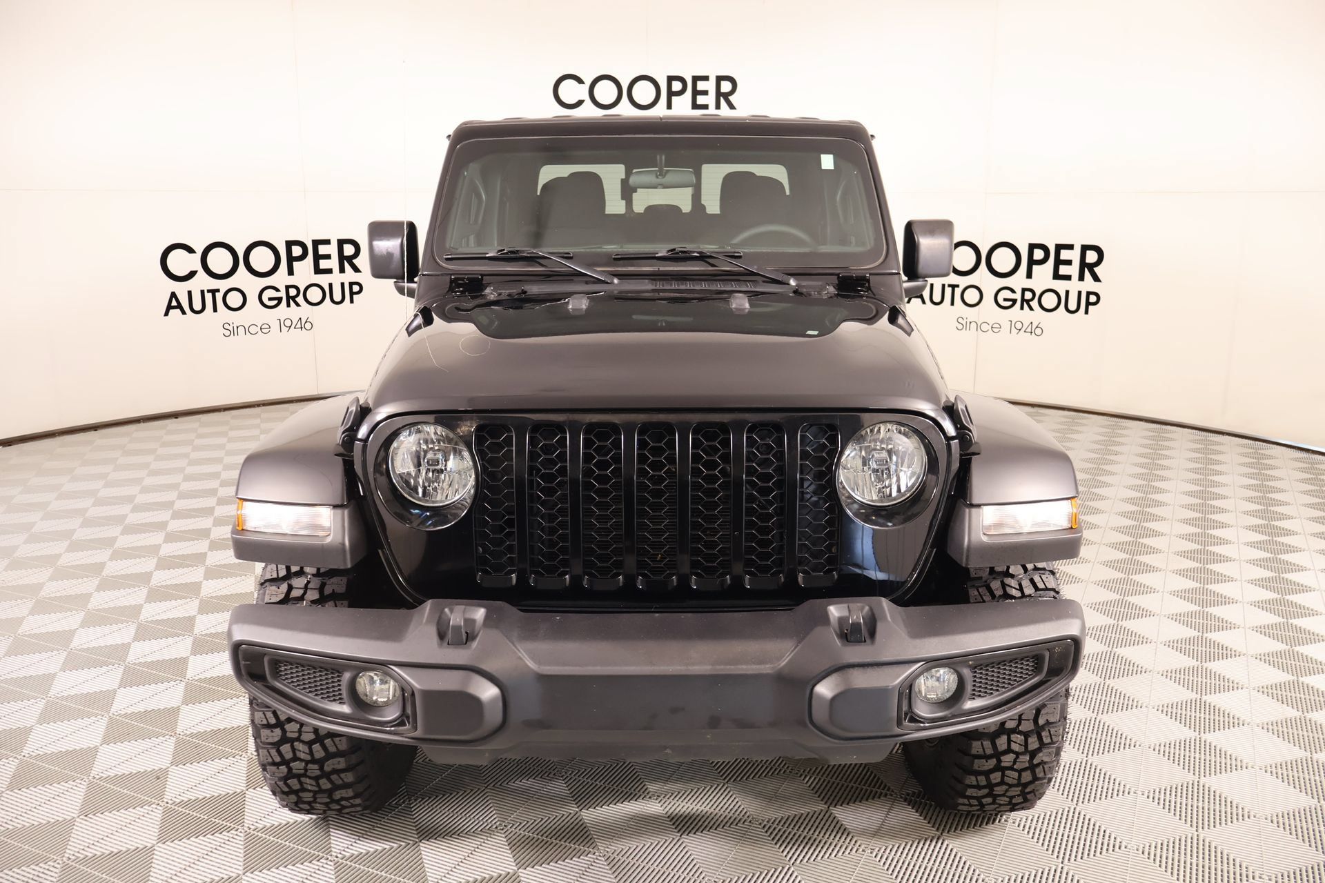 Used 2023 Jeep Gladiator Sport AWD/4WD image 9