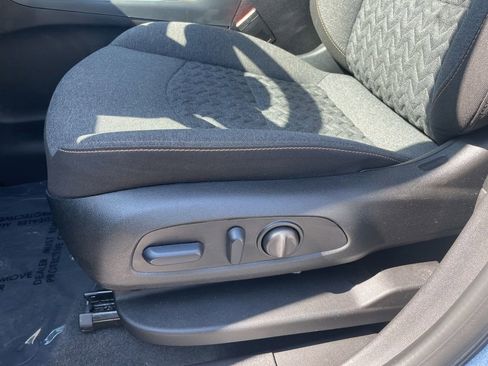 Used 2024 Chevrolet Equinox LT FWD image 6