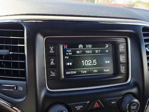 Used 2015 Jeep Grand Cherokee Laredo image 16