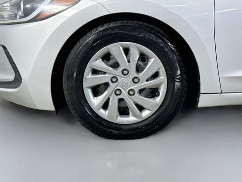 Used 2017 Hyundai Elantra SE FWD image 37