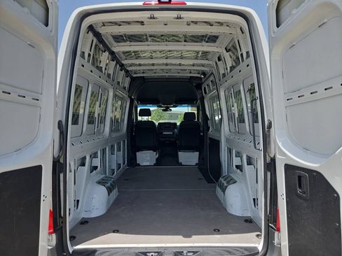 Used 2025 Mercedes-Benz Sprinter 2500 image 23