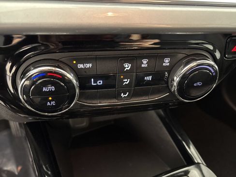 Used 2024 Chevrolet Trax LT FWD image 32