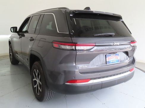 Used 2024 Jeep Grand Cherokee Limited image 7