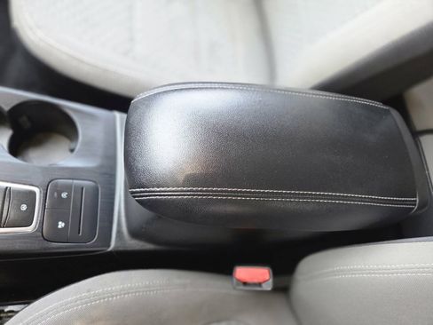 Used 2022 Ford Escape SE w/ Convenience Package FWD image 32
