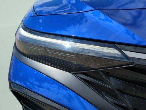 Certified 2024 Hyundai Elantra Limited image 28