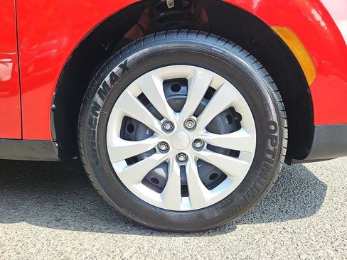 Used 2022 Kia Soul LX FWD image 9