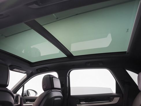 Used 2025 Porsche Cayenne E-Hybrid image 48