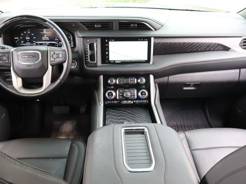 Used 2024 GMC Yukon Denali w/ Advanced Technology Package AWD/4WD image 21