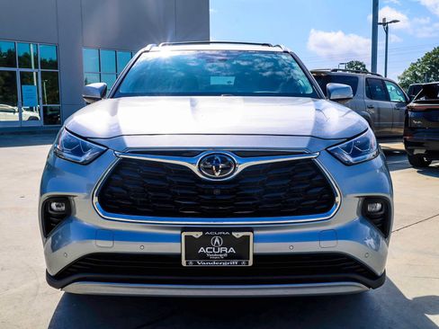 Used 2020 Toyota Highlander Platinum AWD/4WD image 3