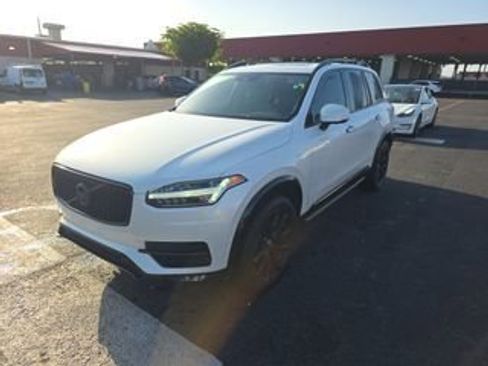 Used 2018 Volvo XC90 T5 Momentum w/ Convenience Package image 2