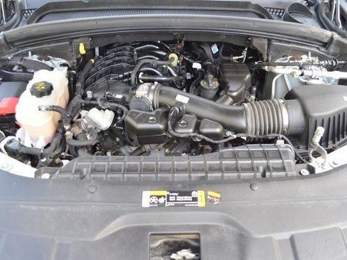 Used 2023 Jeep Grand Cherokee L Laredo image 40