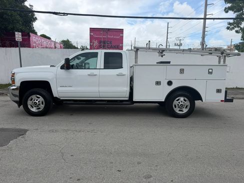 Used 2019 Chevrolet Silverado 2500 W/T RWD image 2