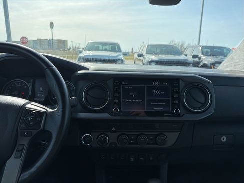 Used 2021 Toyota Tacoma TRD Off-Road w/ Technology Package image 20