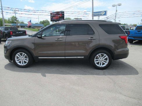 Used 2016 Ford Explorer XLT w/ Equipment Group 202A image 2