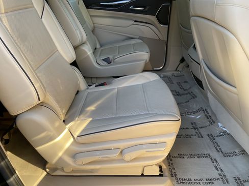 Used 2023 Cadillac Escalade ESV Premium Luxury image 11