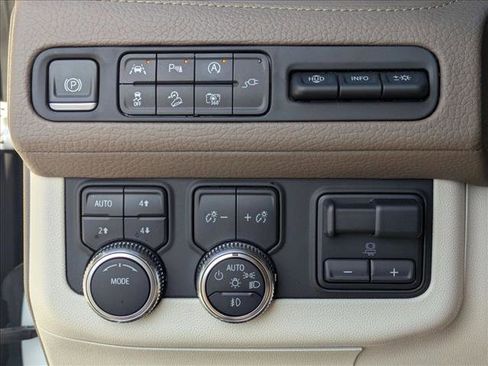 Used 2022 GMC Yukon XL Denali w/ Max Trailering Package AWD/4WD image 12