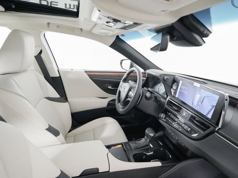 New 2025 Lexus ES 350 w/ Premium Package image 18