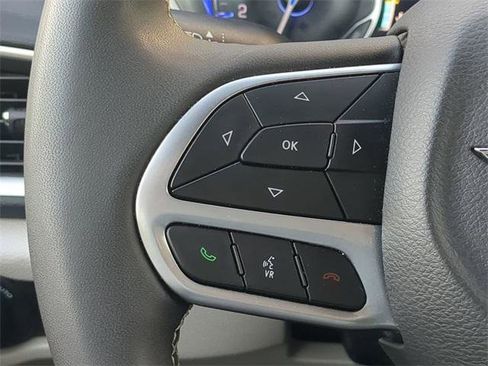 Certified 2024 Chrysler Pacifica Touring-L image 30