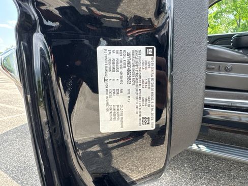 Used 2011 Cadillac Escalade EXT Premium AWD/4WD image 28